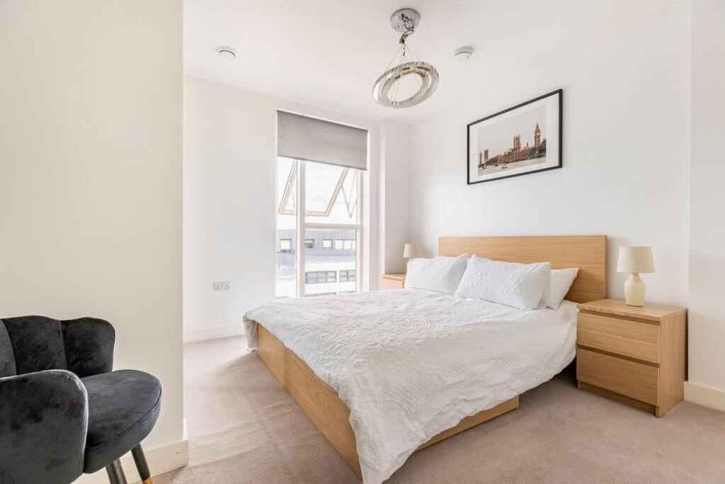 Stylish & Comfortable Top-floor Flat In Harrow Appartement