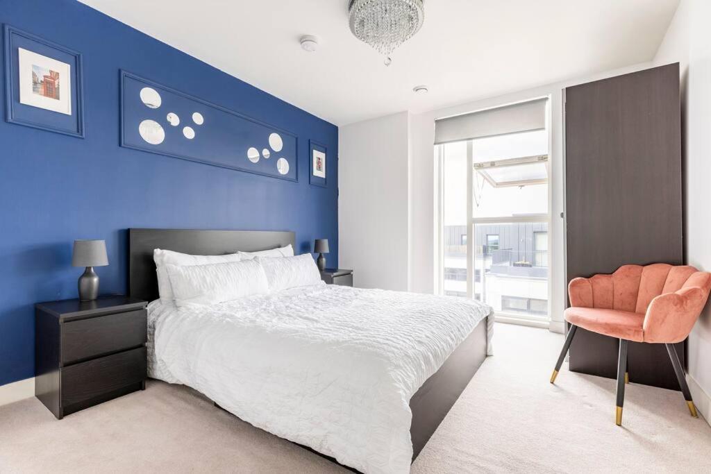 Stylish & Comfortable Top-floor Flat In Harrow Londen
